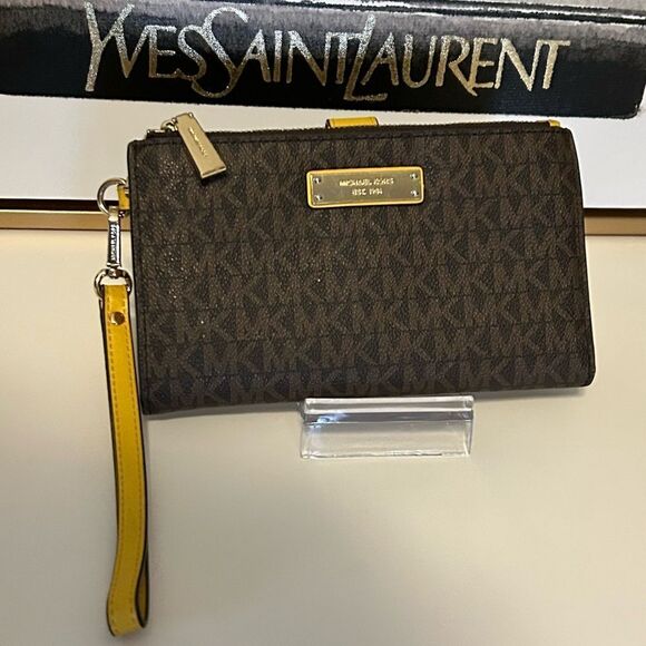 Michael Kors Signature Adele Smartphone double upper Wallet Wristlet 
Cellphone - Picture 7 of 7